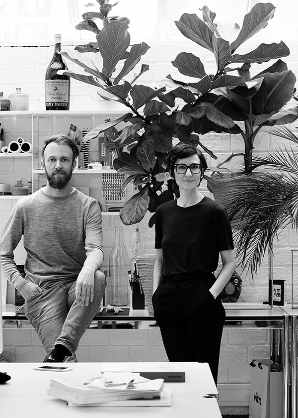 Henrik Olssøn og Erika Barbieri, i designstudioet OlssønBarbieri. Foto: Line Klein.