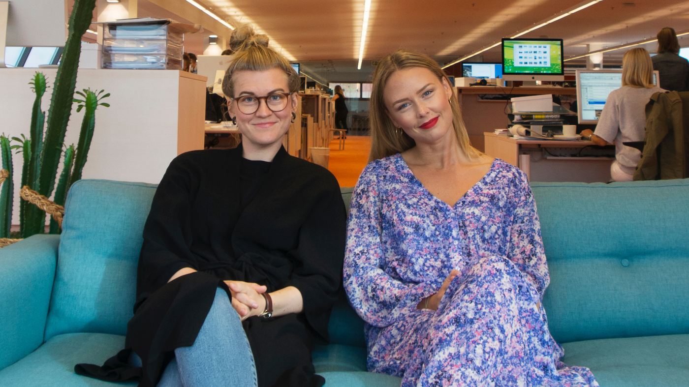 Karina Ullensvang (t.v.) og Rikke Sofie Jacobsen på jobb i F&B.